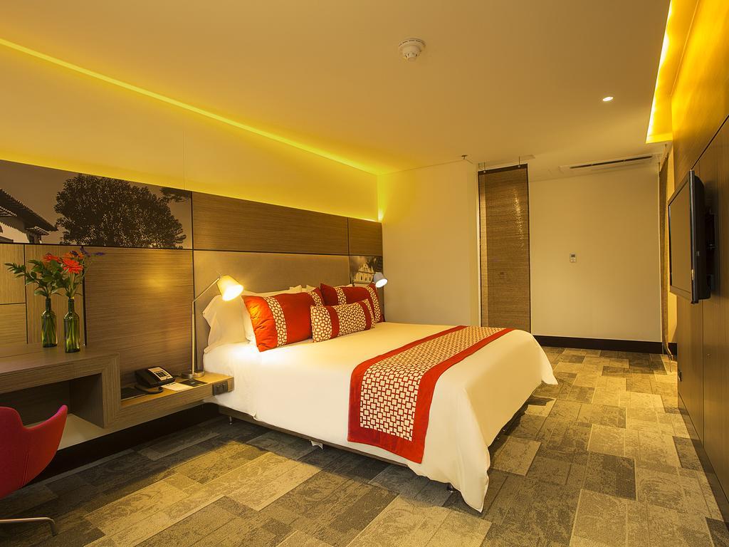 EK Hotel Bogota Buitenkant foto